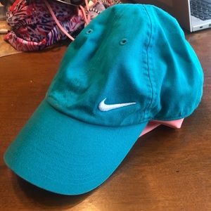 NIKE women’s adjustable baseball cap